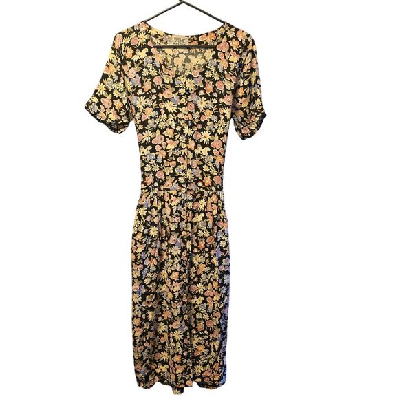 Maxime Dresses & Skirts - Maxime Floral Button Front Midi Dress size large